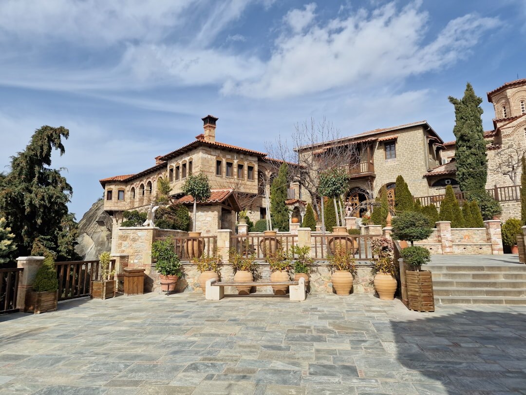 luxury celebrity mansion exterior